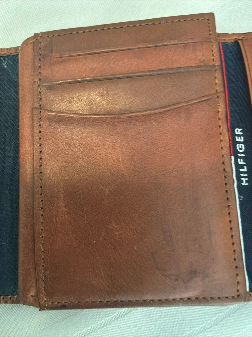 Tommy Hilfiger Chestnut Leather Fold Wallet 6 compartments